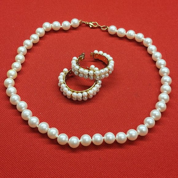 Pearl Necklace & Screw Back Earrings Set Faux Pearls Gold Tone - Picture 5 of 8